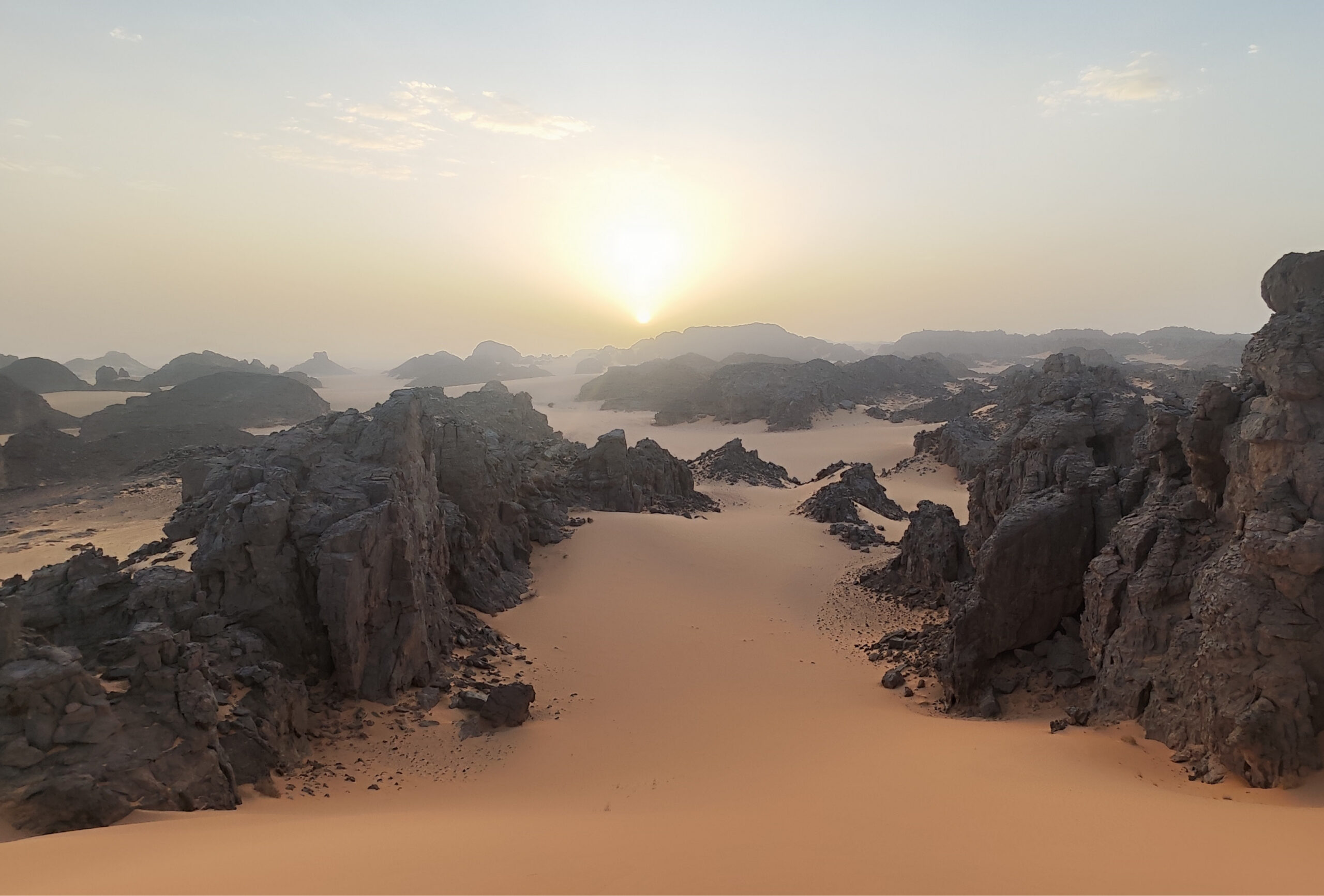 paysage parc tassili n'ajjer près d'essendilene en algérie