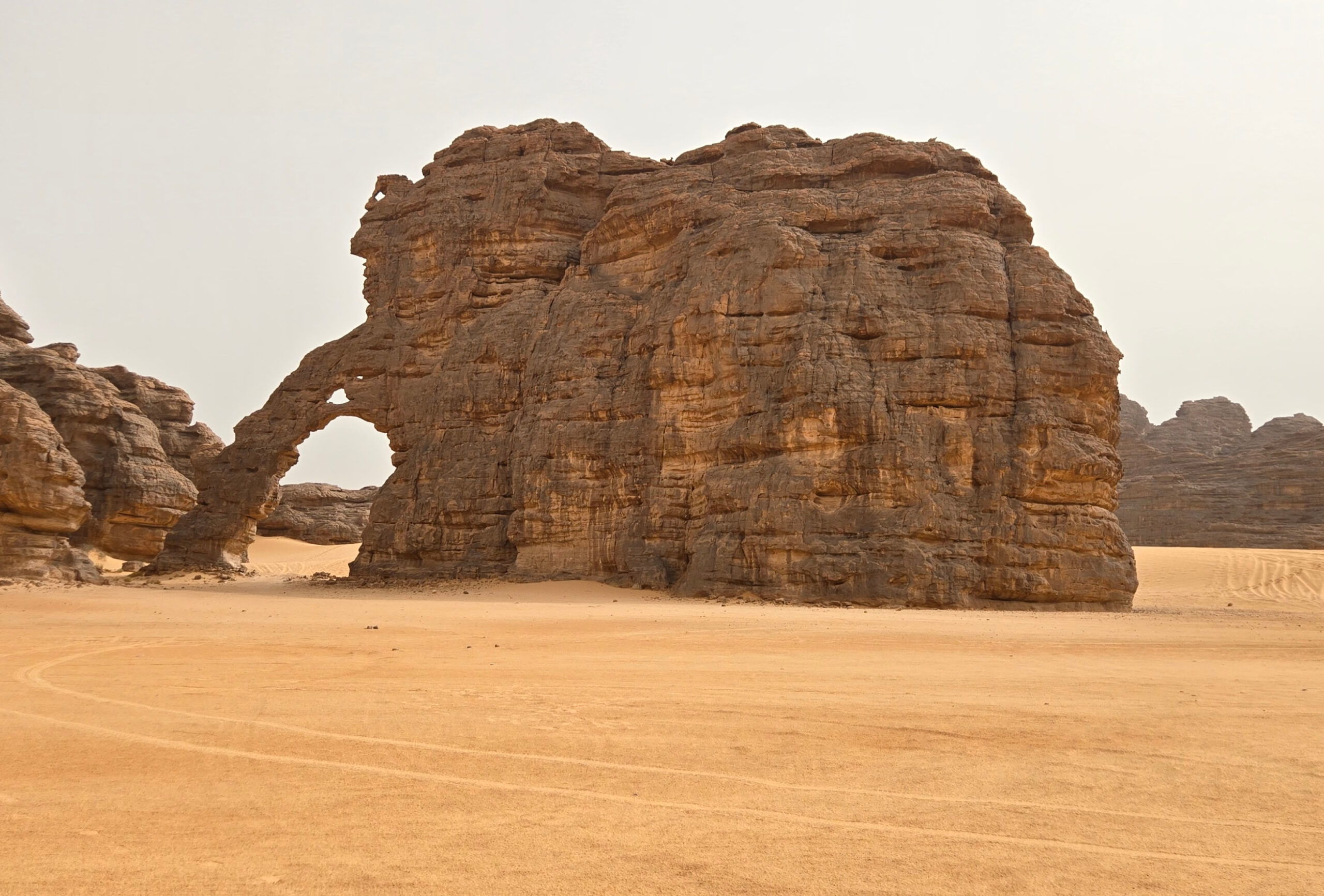 arche sur rocher sur circuit parc tassili n'ajjer