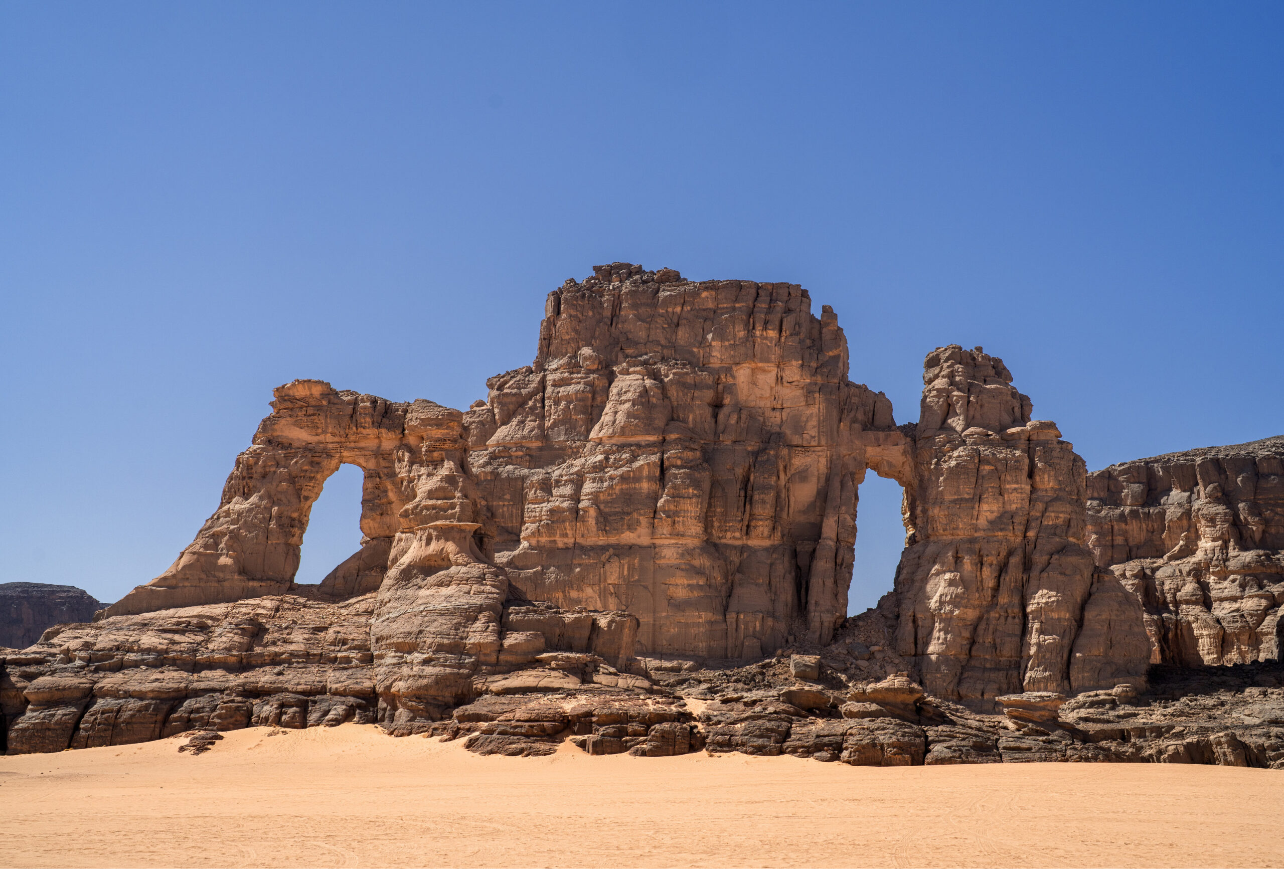 arche rocheuse circuit tadrart rouge terres touareg